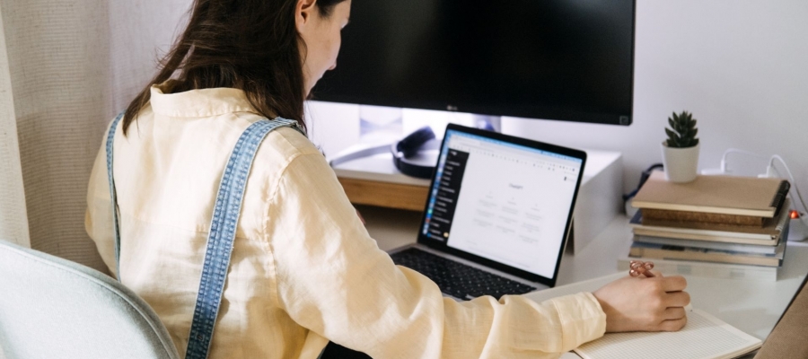 IA g&eacute;n&eacute;rative et PME : 5 id&eacute;es re&ccedil;ues &agrave; oublier (et comment &eacute;viter la punition de Google)