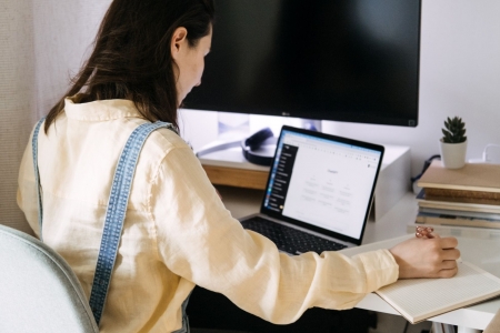 IA g&eacute;n&eacute;rative et PME : 5 id&eacute;es re&ccedil;ues &agrave; oublier (et comment &eacute;viter la punition de Google)