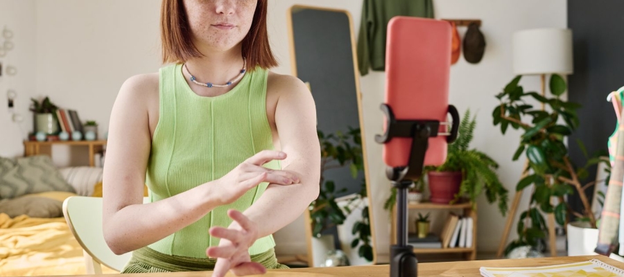 User Generated Content (UGC) : qu&rsquo;est-ce que le contenu g&eacute;n&eacute;r&eacute; par les utilisateurs ?