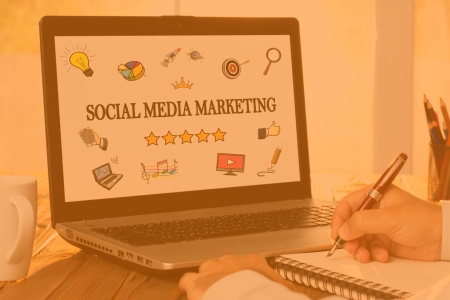 Faut-il externaliser la gestion de ses r&eacute;seaux sociaux &agrave; une agence social media ?